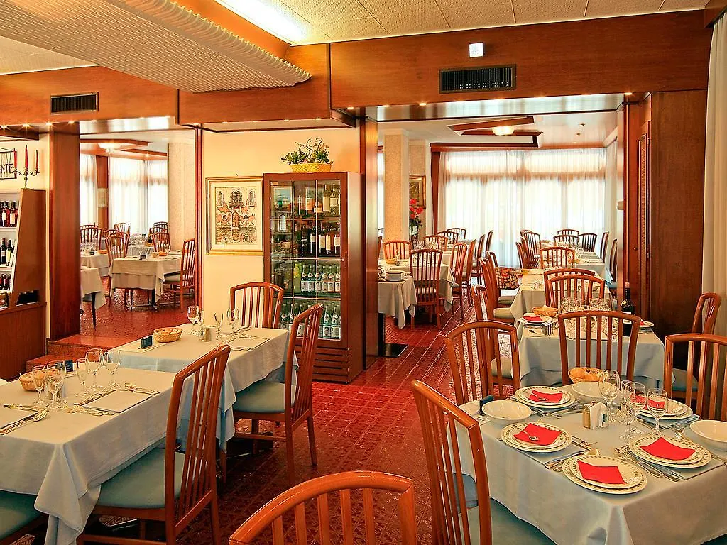 Hotel Majestic Lido di Jesolo 4*,
